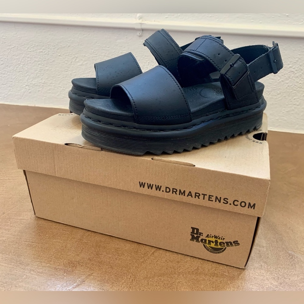 DR. MARTENS VOSS WOMEN'S LEATHER STRAP SANDALS, SIZE 6